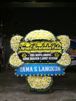 Papan Bunga Duka di Bendungan Hilir